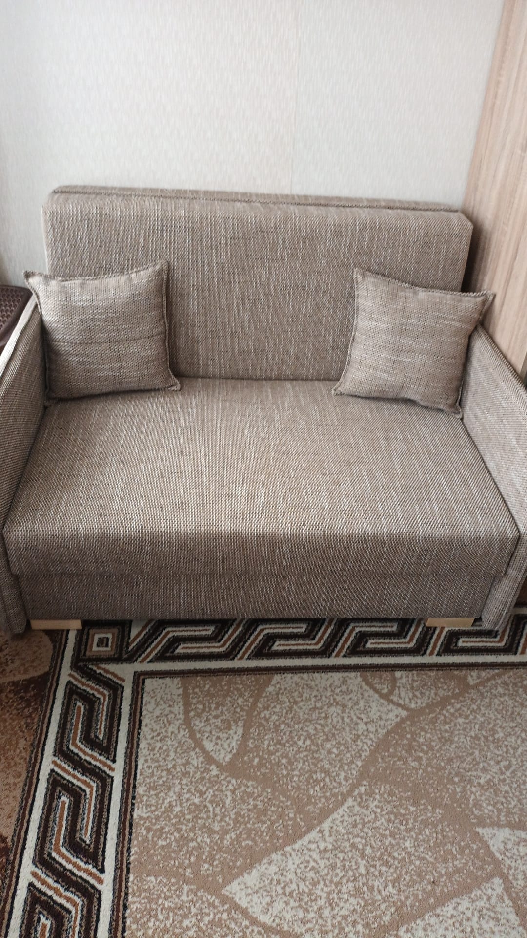 2 SEATER SOFA BED GOLDY 124CM EASY CLEAN FABRIC / SPRINGS + FOAM